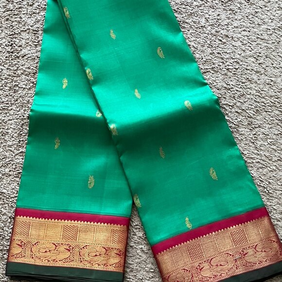 Kanchipuram Pure Silk Saree Green with Red Zari Border & Rich Pallu | Bl. Fabric - Picture 2 of 14